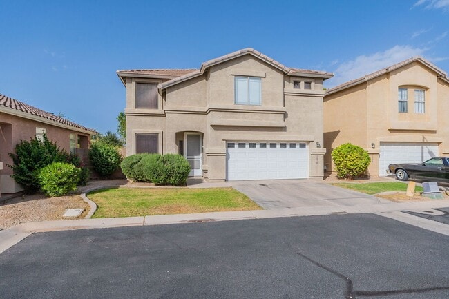 Building Photo - AVAILABLE JULY - Three Bedrooms + Loft!