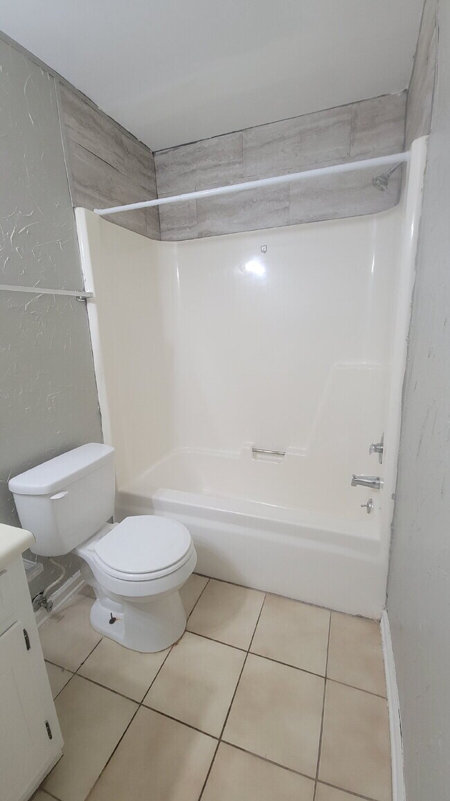 Building Photo - "Charming 2-Bed, 2-Bath Haven in Huntsville – Your Perfect Retreat Awaits!"