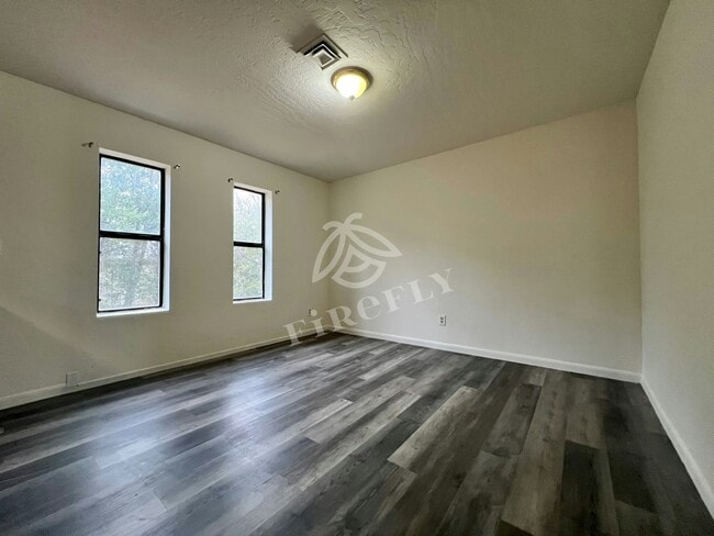 Building Photo - 410 S El Cajon Cir