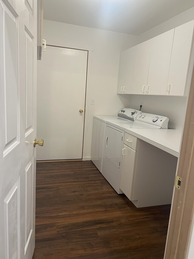 Laundry room - 1005 Woodland Dr