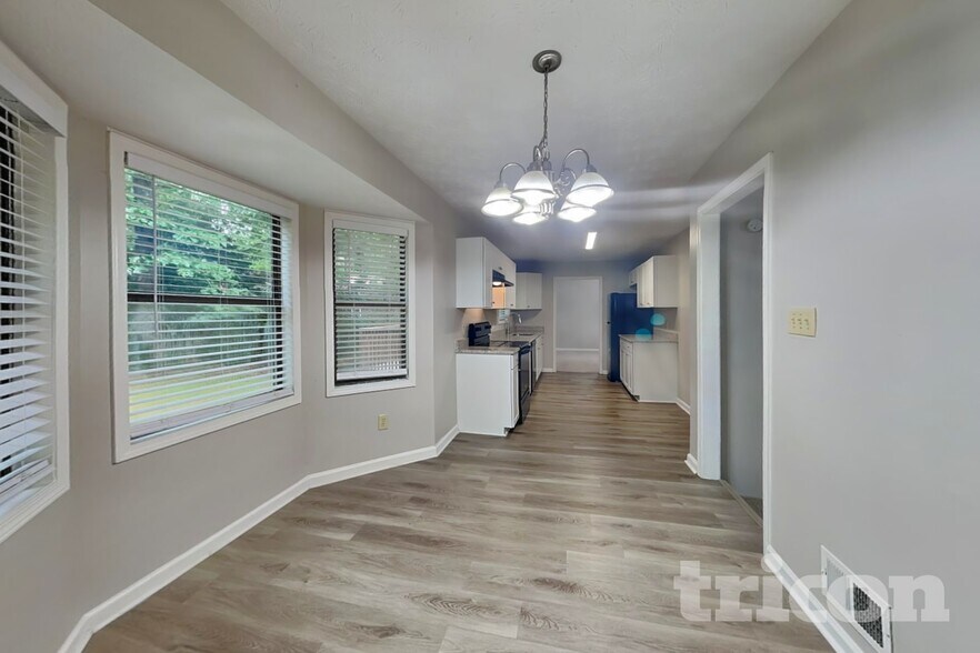 Building Photo - 4251 Cary Dr SW
