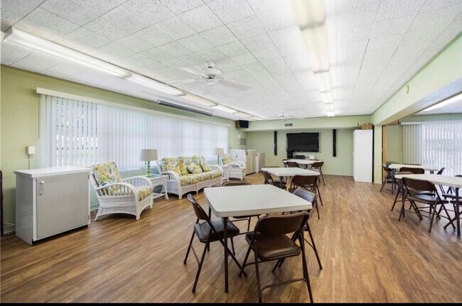 Building Photo - 55+Community - ANNUAL  1/1 GREAT LOCATION - UPDATED UNIT WITH COMMUNITY HEATED POOL!