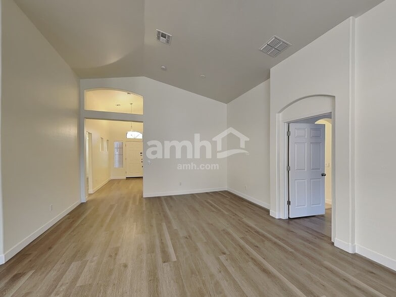 Building Photo - 12730 W Catalina Dr