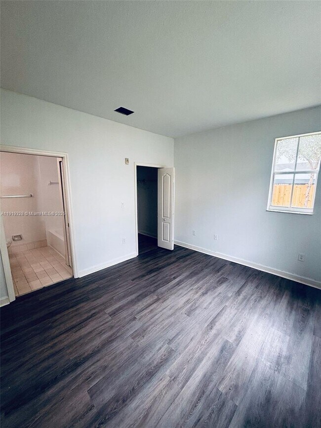 Building Photo - 1663 SE 29th St