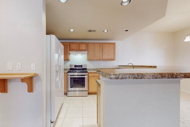 Building Photo - 6800 Vista Del Norte Dr NE