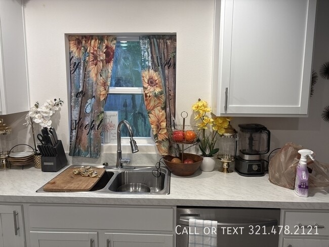 Building Photo - 567 Poplar St SE