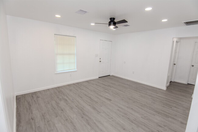 Building Photo - 9210 St Lo Rd