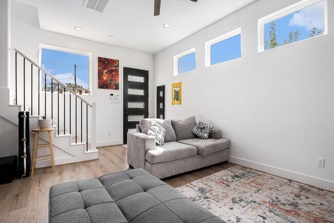 Building Photo - 203 Danna Ln