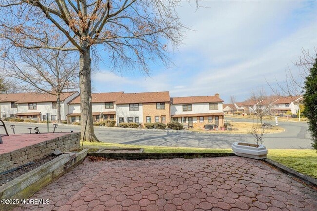 Building Photo - 169 Village Green Way