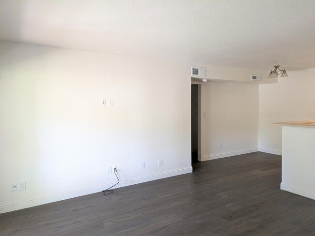 Building Photo - 2881 Huntington Blvd
