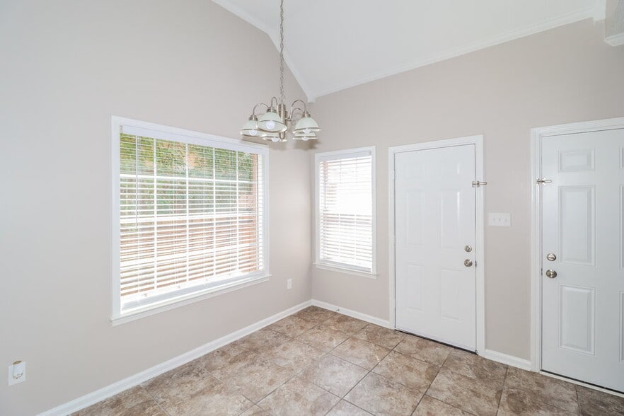 Building Photo - 607 E Ashley Glen Cir