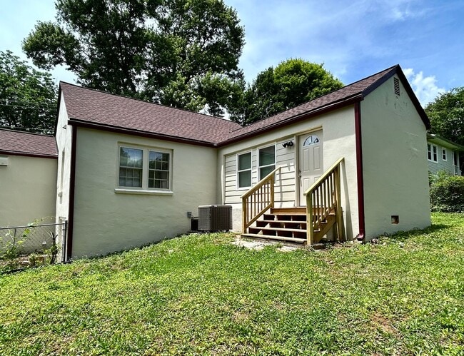 Building Photo - Newly remodeled 3 bedroom, 2 bath home for...
