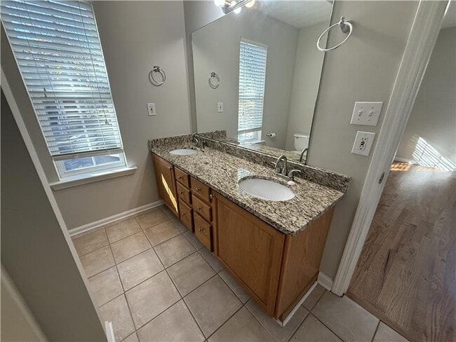 Building Photo - 27 Montgomery St SE