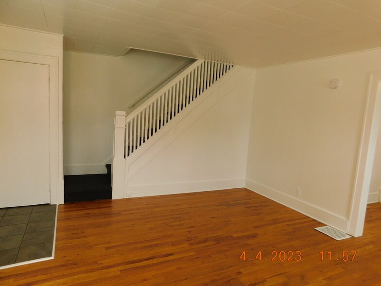 Building Photo - 115 Hudson Ave