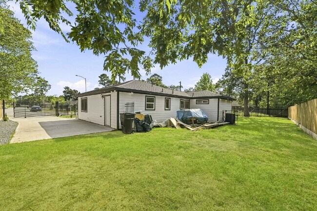 Building Photo - Fully Renovated 4-Bedroom in Northwest Houston with a Private Gated Drive
