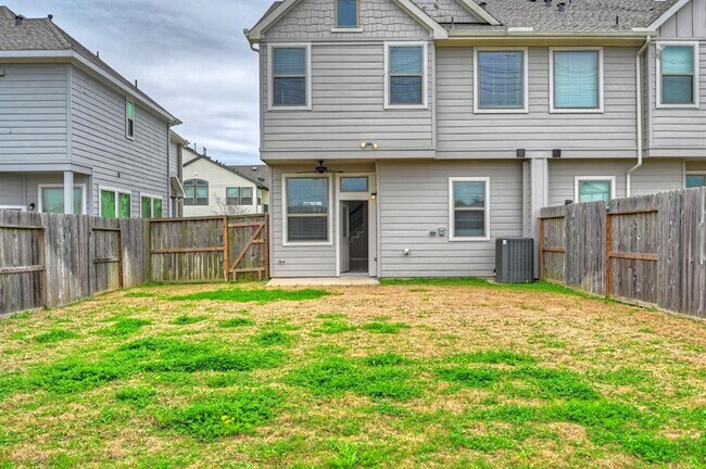 Building Photo - 8739 Tubelo Mill Dr