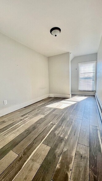 Building Photo - 164 Pleasant St