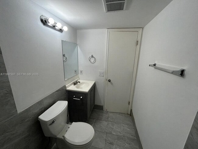 Building Photo - 89 Berkshire D