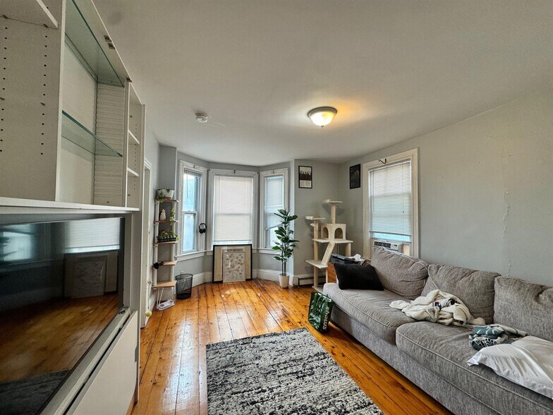 Building Photo - 57 Summer St