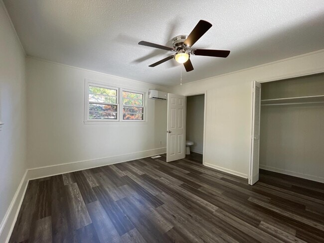 Building Photo - 597 N Forest St