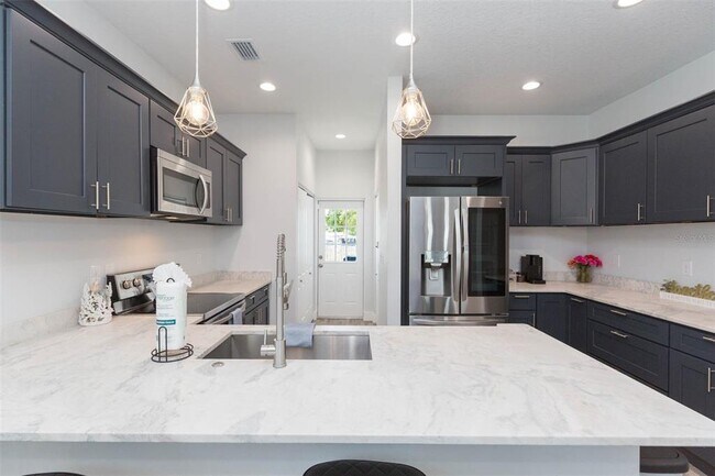 Building Photo - 2013 E Waters Ave