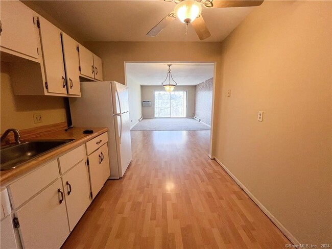 Building Photo - 185 Melba St