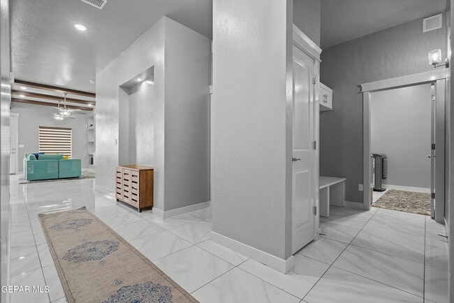 Building Photo - 2801 Tierra Garden Dr