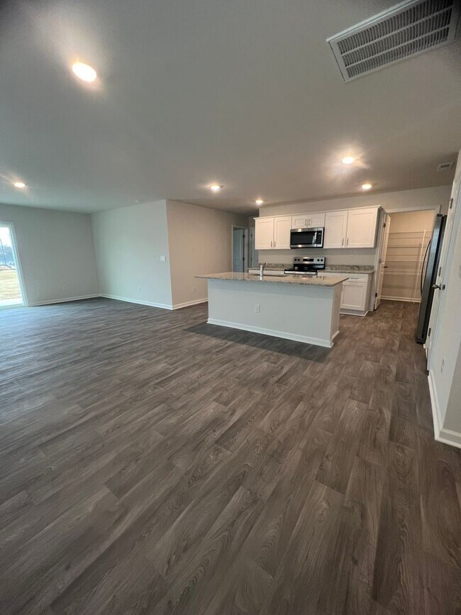 Building Photo - NEW CONTRUCTION!  Available for Immediate Move in!