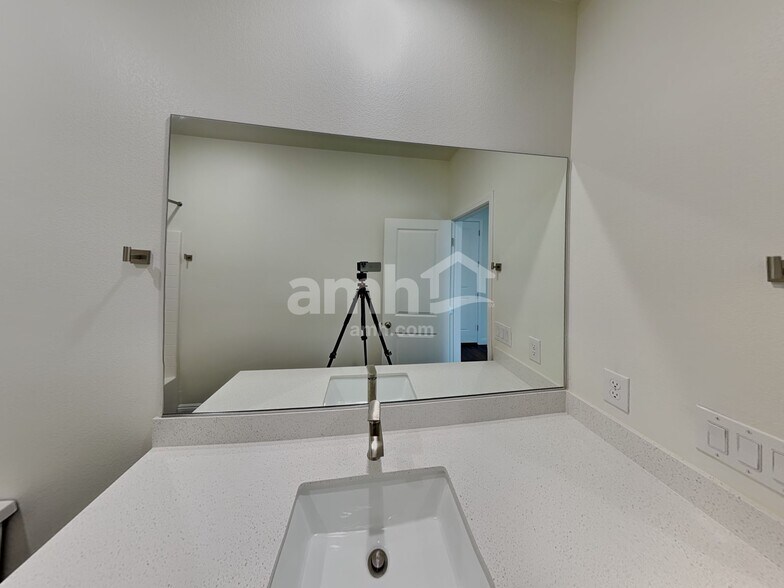 Building Photo - 5624 Blue Wonder St