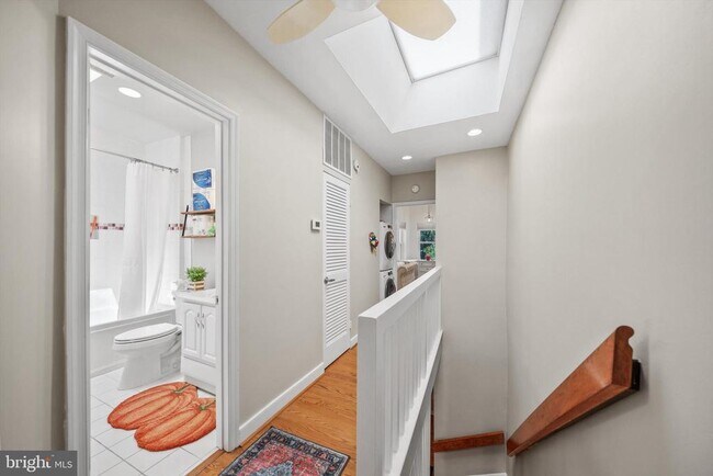 Building Photo - 211 F St NE