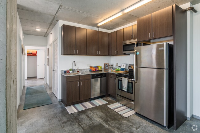 2BR, 2BA - 774SF Kitchen - Vue 53