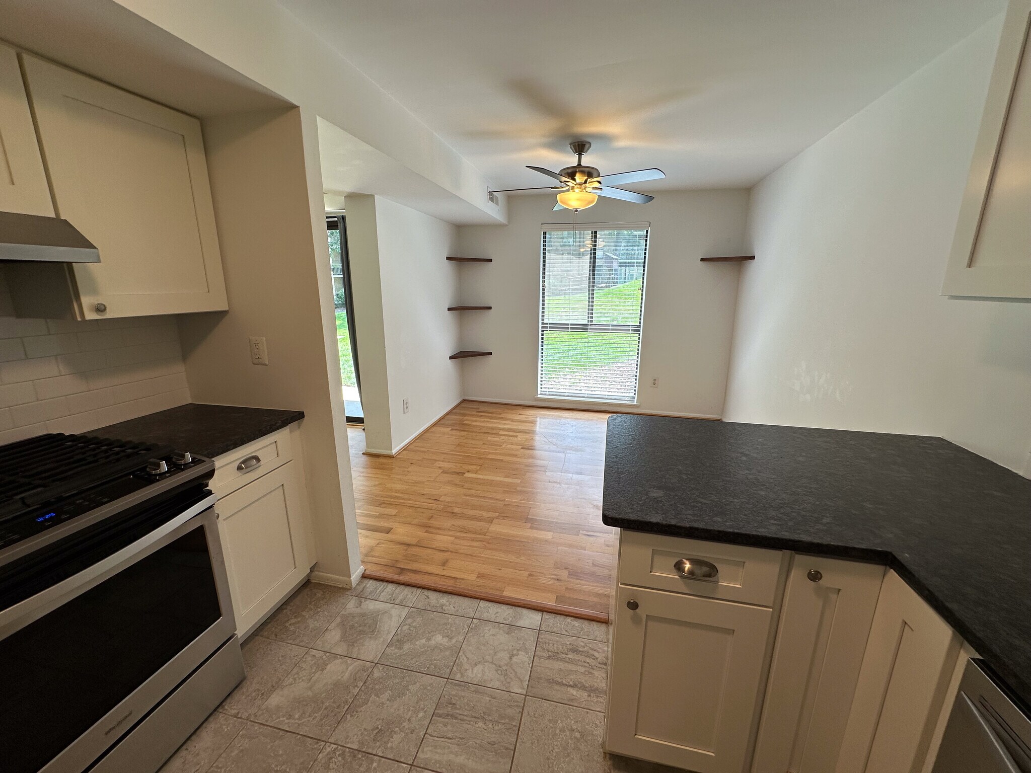 Building Photo - 2052 Royal Fern Ct