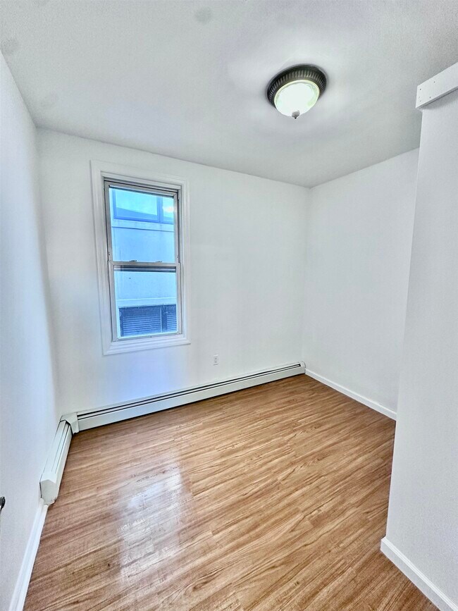 Building Photo - 809 Palisade Ave