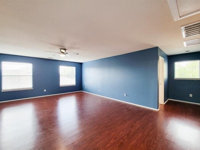 Building Photo - 2131 Cold River Dr