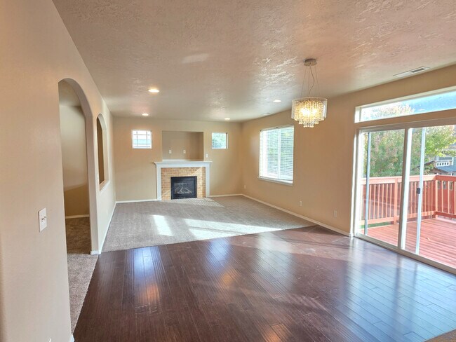 Building Photo - 2350 NW Hazelwood Ave