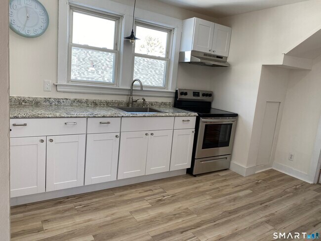 Building Photo - 51 Indian Neck Ave