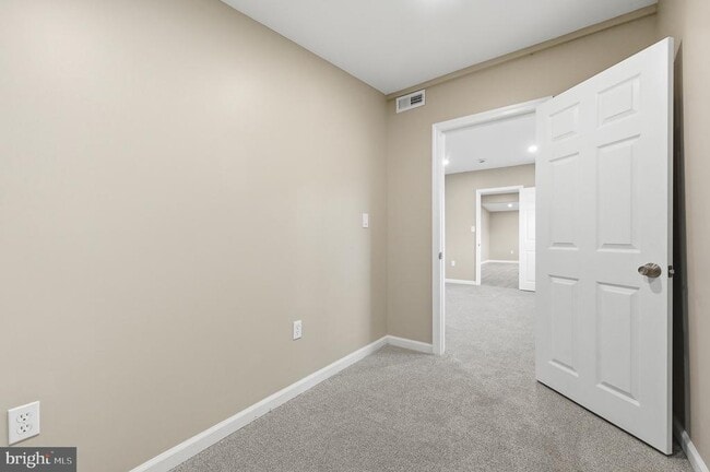 Building Photo - 667 S Broadway