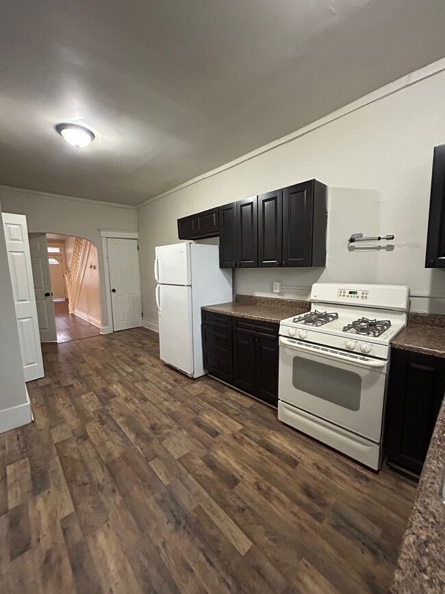 Building Photo - 5 Bedroom in Uptown Hbg - Section 8 accepted.