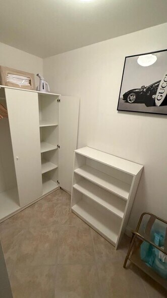 Building Photo - 1931 Mayo St