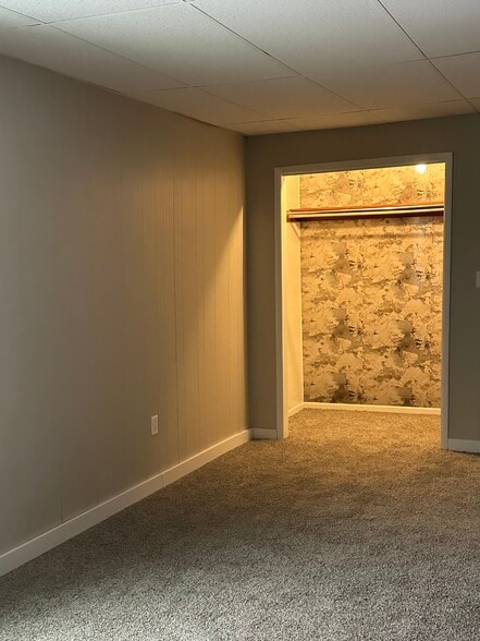 Building Photo - 415 S James St