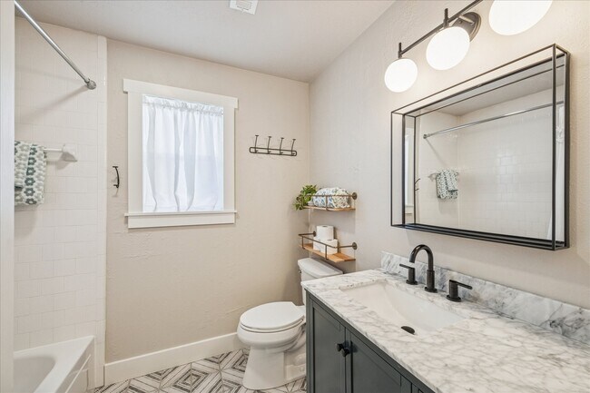 Building Photo - 2824 Meadow Brook Ct