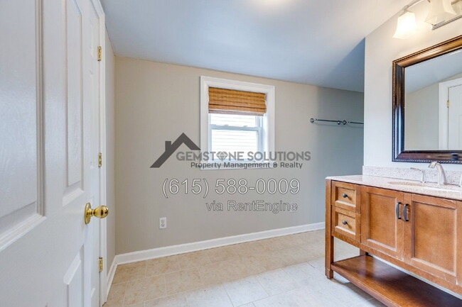 Building Photo - 715 Park Cir