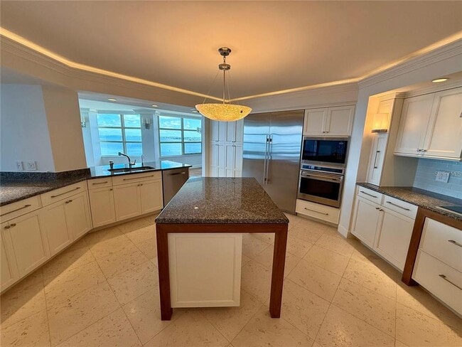 Building Photo - 988 Blvd of the Arts