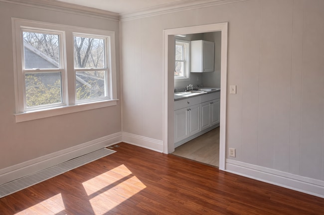 Building Photo - Cute Two Bedroom Home