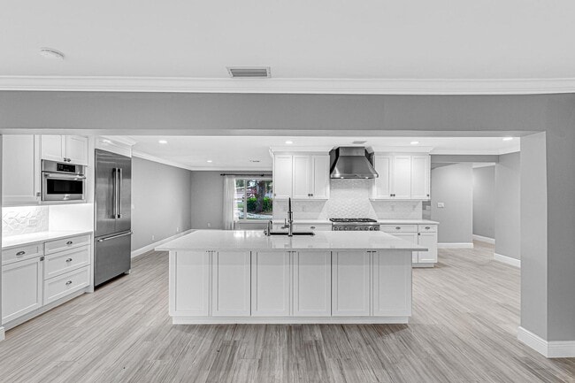 Building Photo - 12831 Shore Dr