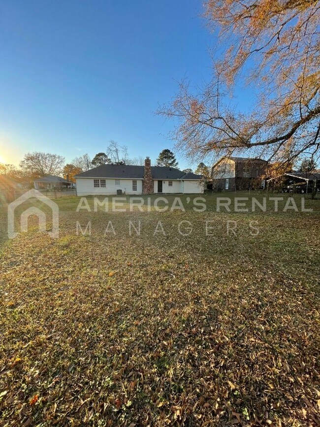 Building Photo - Great Home for Rent in Tuscaloosa, AL! AVAILABLE NOW!!