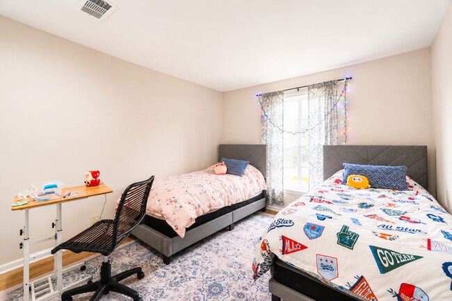 Building Photo - 530 Shorely Dr