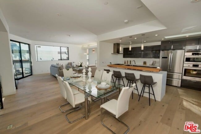 Building Photo - 6685 W Daychar Dr