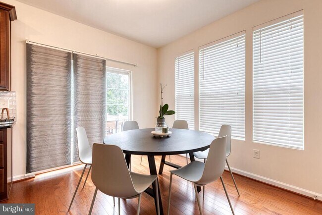 Building Photo - 513 Bluffton Dr