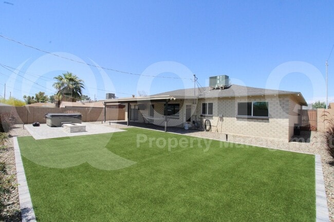 Building Photo - 8033 E Weldon Ave